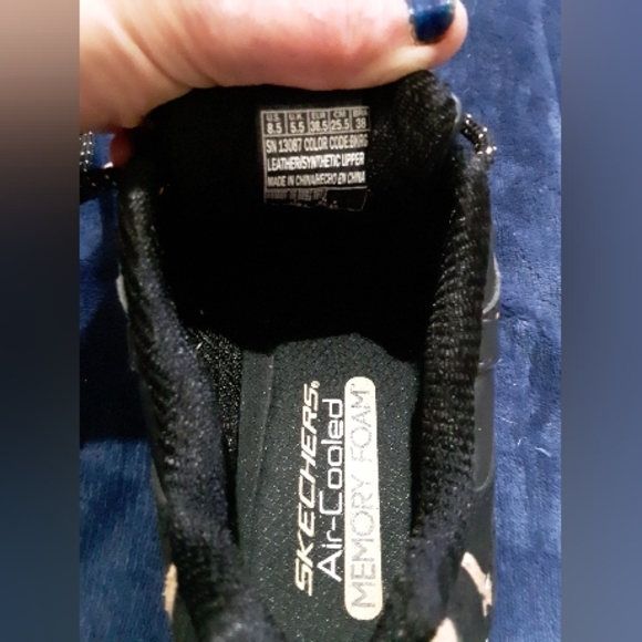 Skechers Women's Black and Gold Sneakers Size 8.5 Brand New - Picture 9 of 12